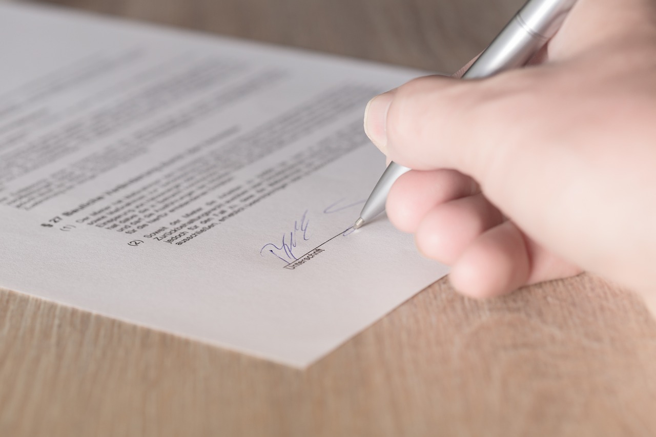 Quel est le rôle d’un avocat dans la signature d’un bail commercial ?