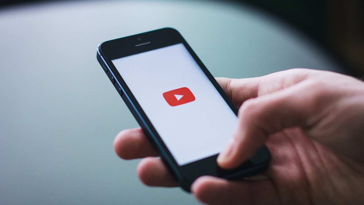 Les conséquences juridiques pour les annonceurs en achetant des vues sur YouTube
