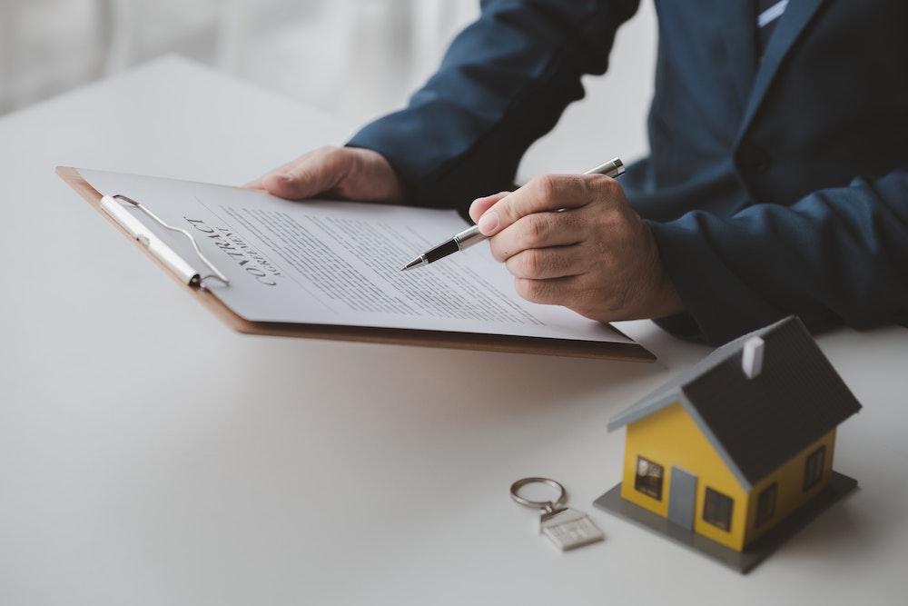 L'ABC du contrat d'achat immobilier : Comprendre ses implications pour une transaction réussie