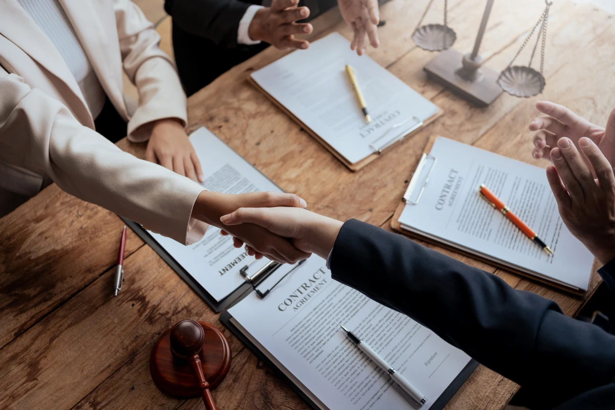 Le Dol en Droit des Contrats : Analyse et Conseils d'Expert
