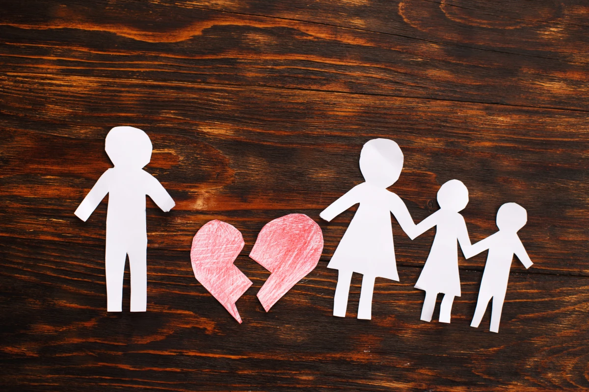 Divorce à l'amiable ou contentieux : Choisir la voie la plus adaptée à votre situation