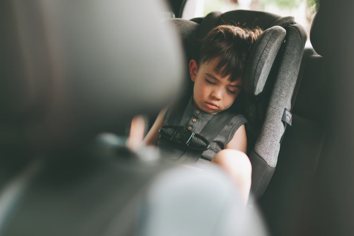 Sécurité des enfants en voiture : les sanctions pénales qui vous guettent