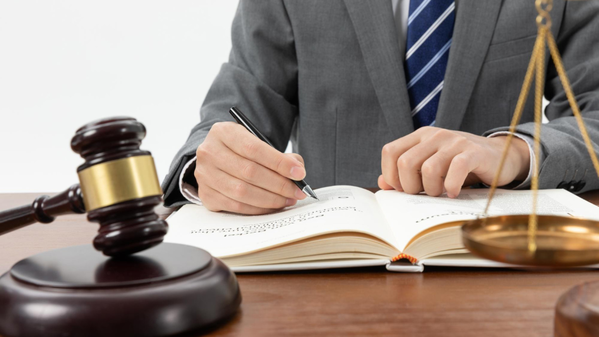 Dommages corporels : quelles différences entre avocat généraliste et avocat spécialisé ?