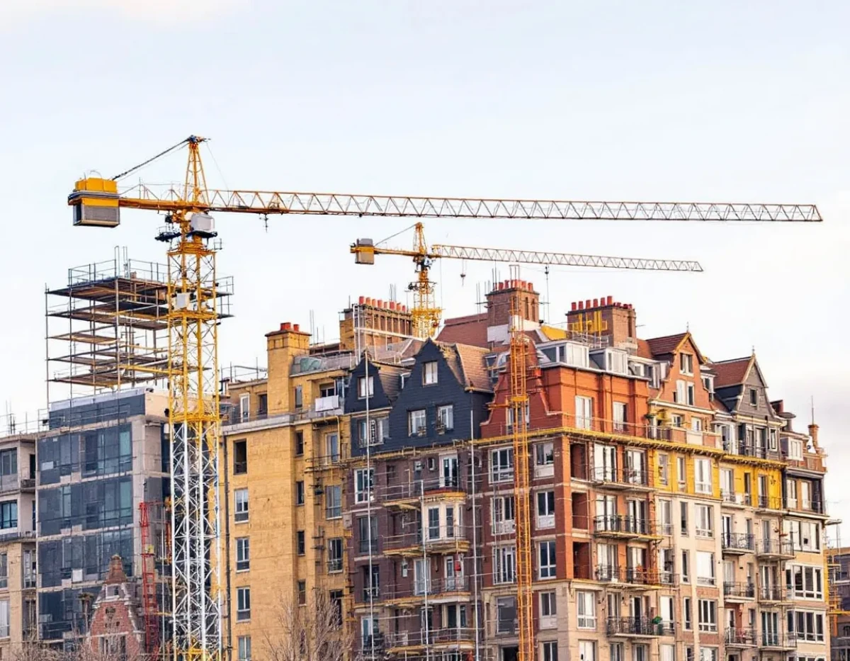Révolution silencieuse : les réglementations 2025 qui transformeront le droit de la construction